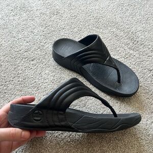 Fit Flop Women’s Size 9 Black Leather Sandal WALKSTAR Flip Flop Wedge Thong